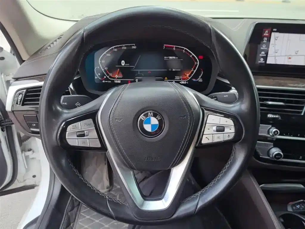 2020 BMW 5 Series 525Li Luxury Package — миниатюра 11