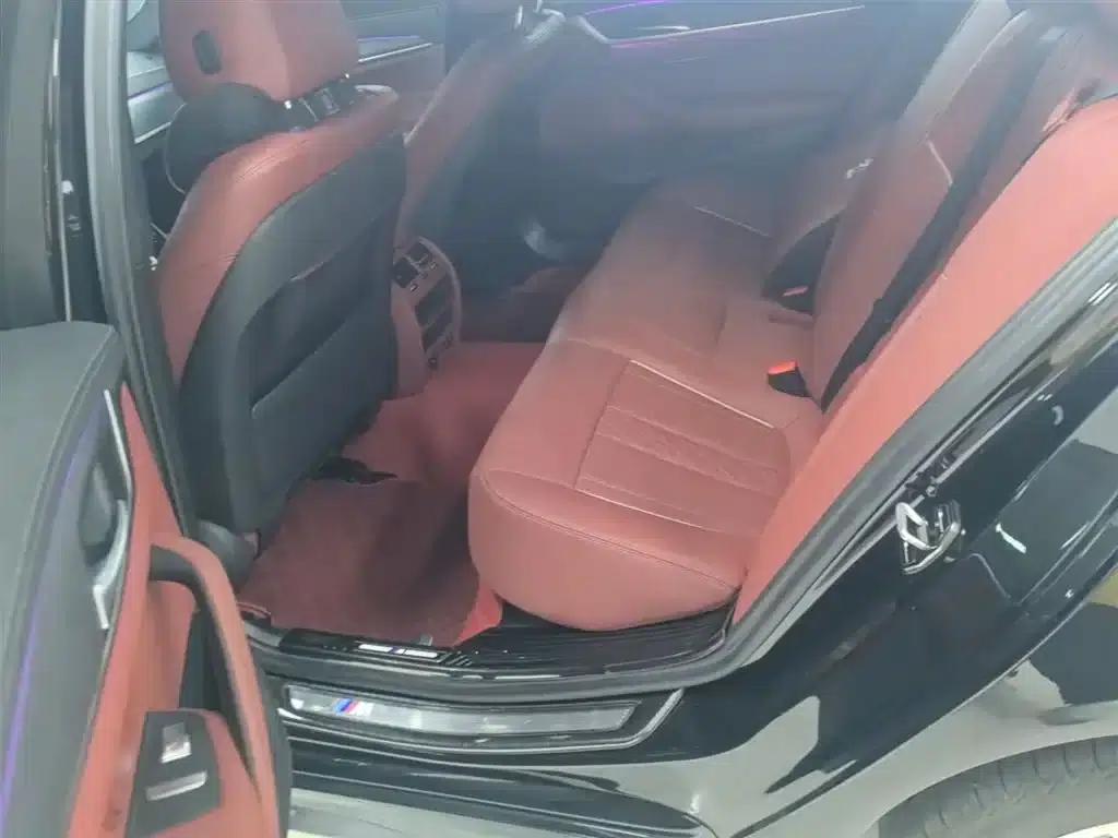 2023 BMW 5 Series 530Li Leading Edition M Sport Package — миниатюра 17