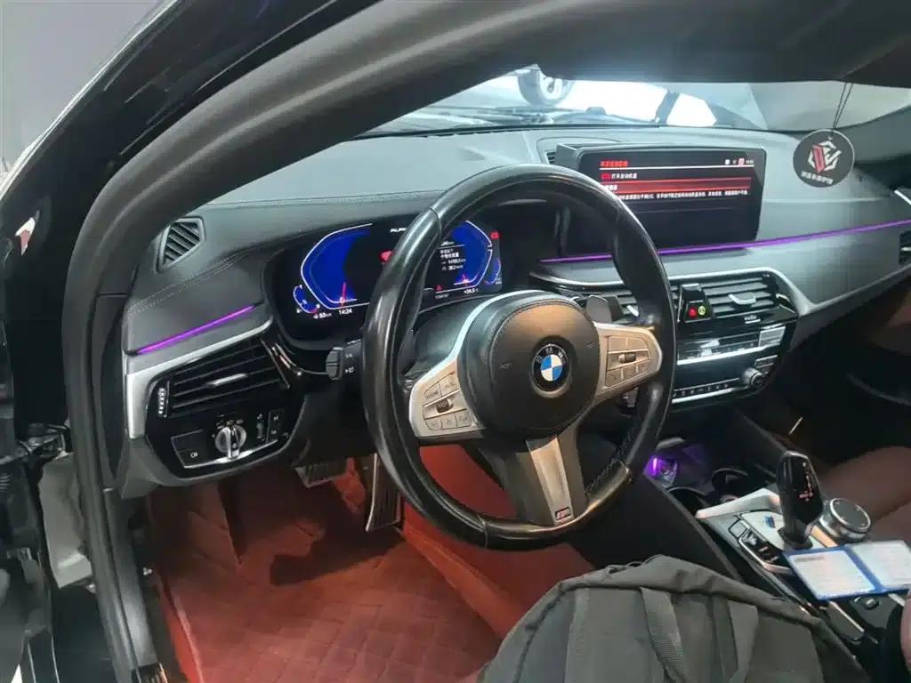 2023 BMW 5 Series 530Li Leading Edition M Sport Package — миниатюра 10