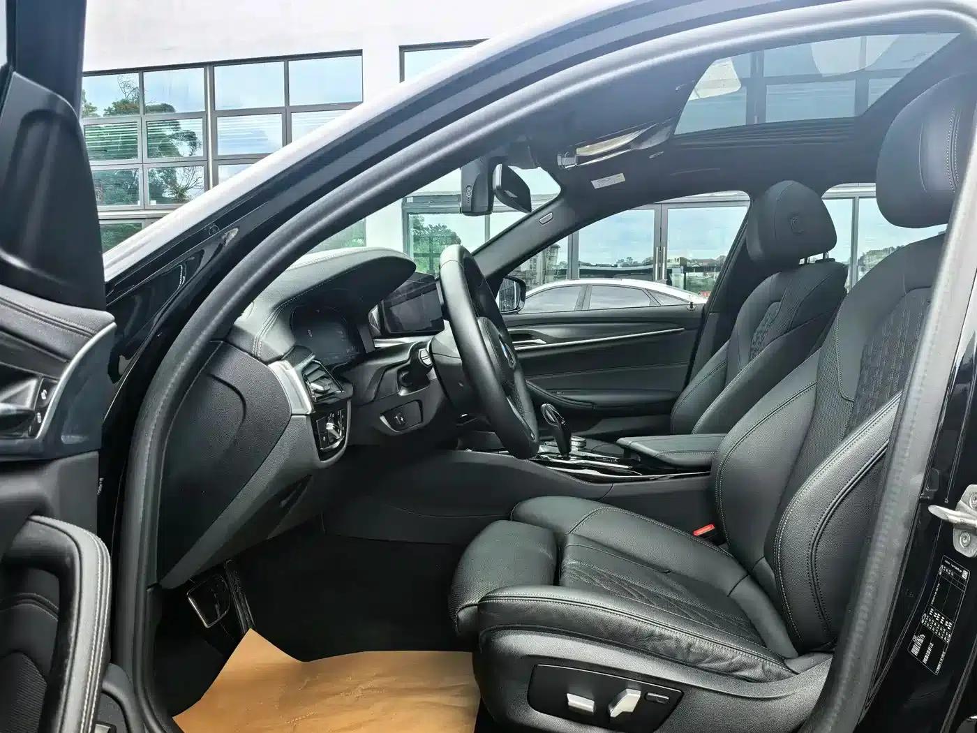 2021 BMW 5 Series Imported Model 525i M Sport Package — миниатюра 4
