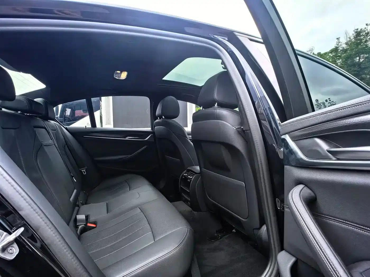 2021 BMW 5 Series Imported Model 525i M Sport Package — миниатюра 6