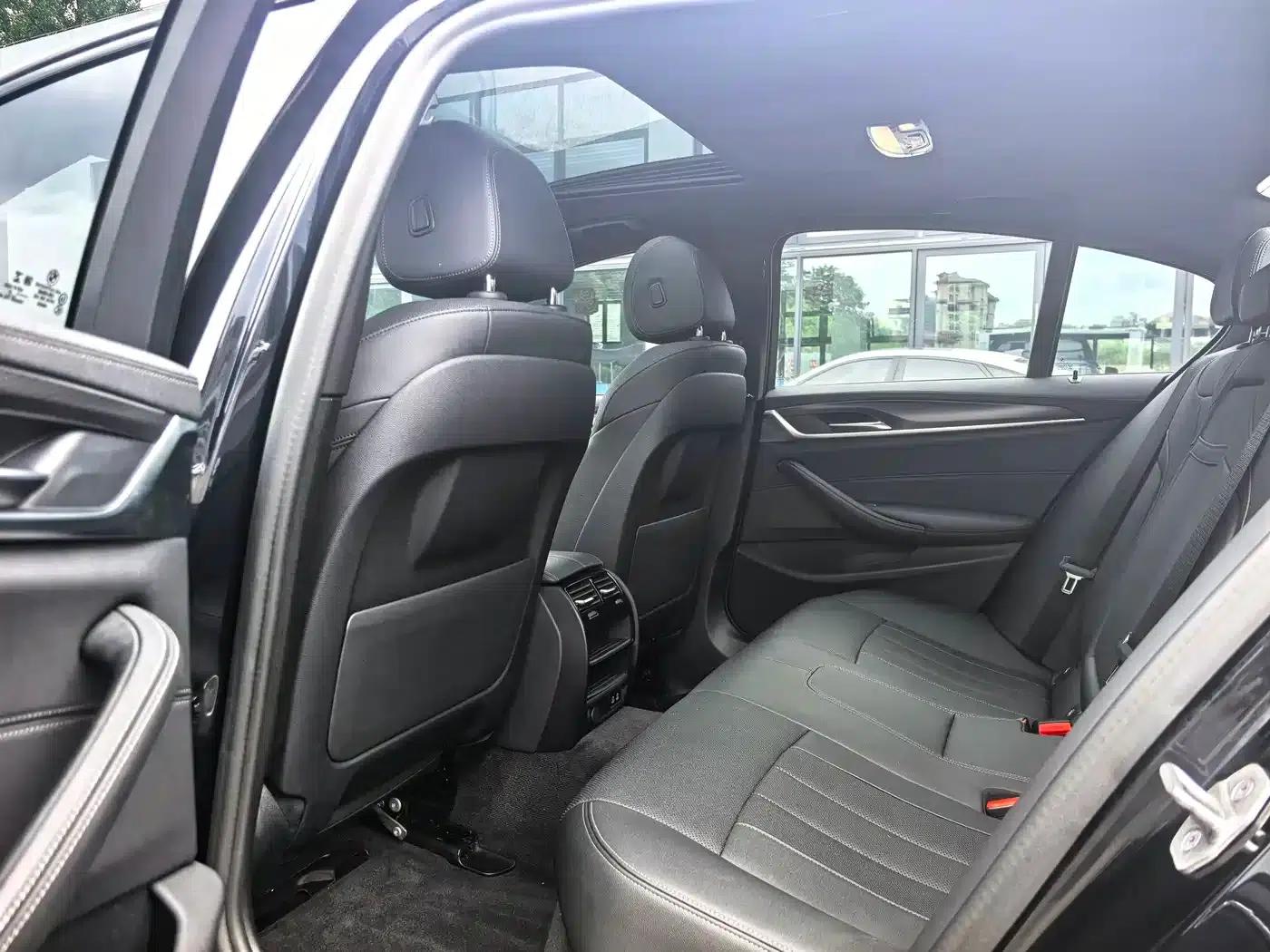 2021 BMW 5 Series Imported Model 525i M Sport Package — миниатюра 7
