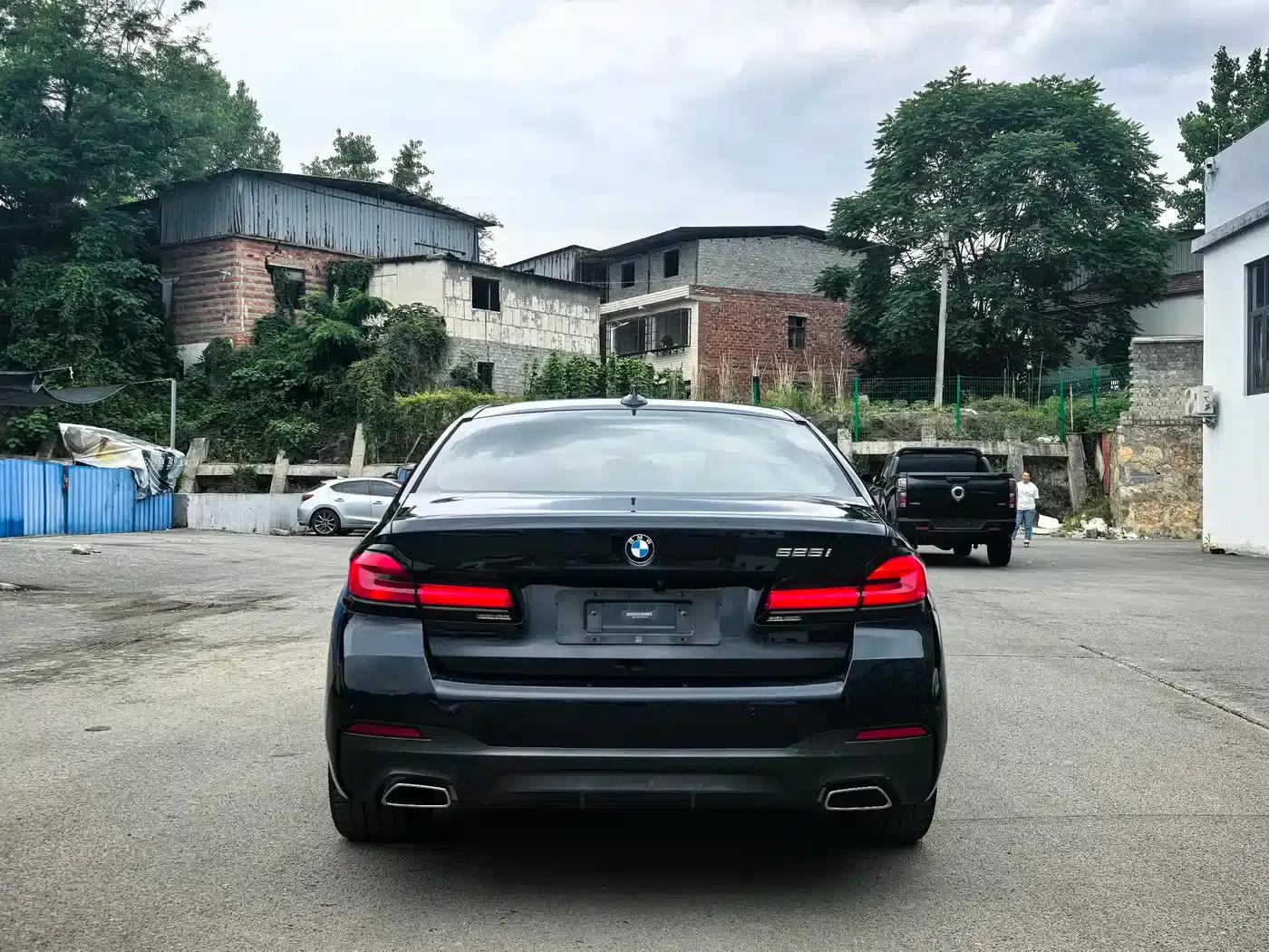2021 BMW 5 Series Imported Model 525i M Sport Package — миниатюра 9