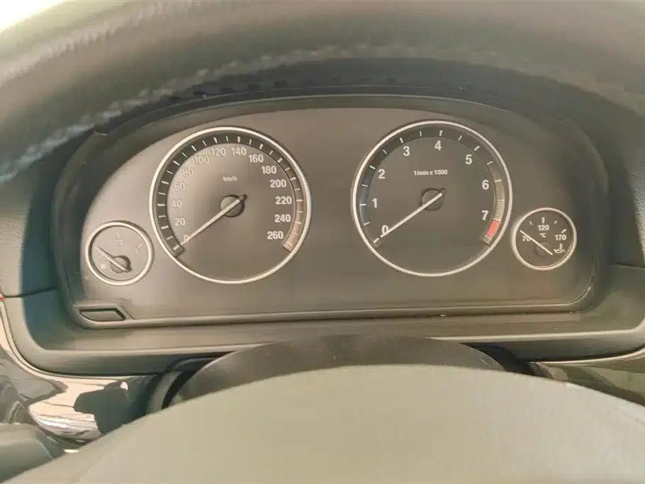 2014 BMW 5 Series Imported Model 520i Elegant Edition — миниатюра 14