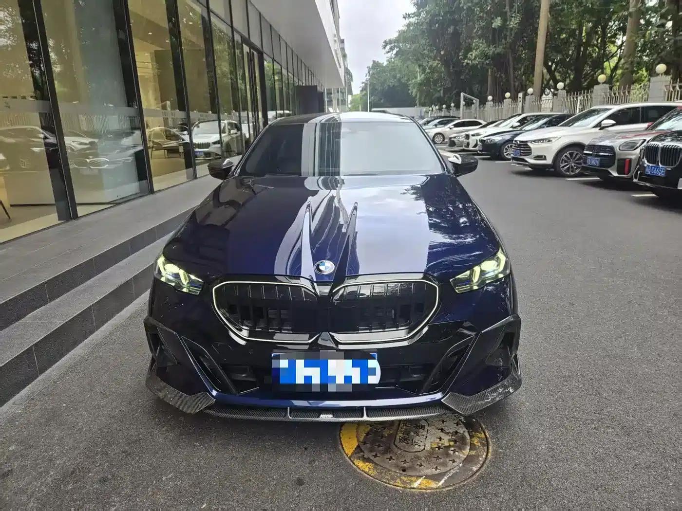 2024 BMW 5 Series Imported Model 530i M Sport Package — миниатюра 2