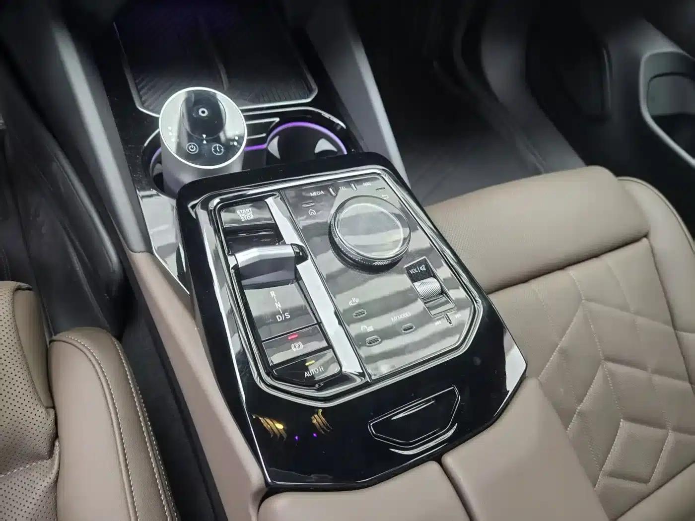 2024 BMW 5 Series Imported Model 530i M Sport Package — миниатюра 13