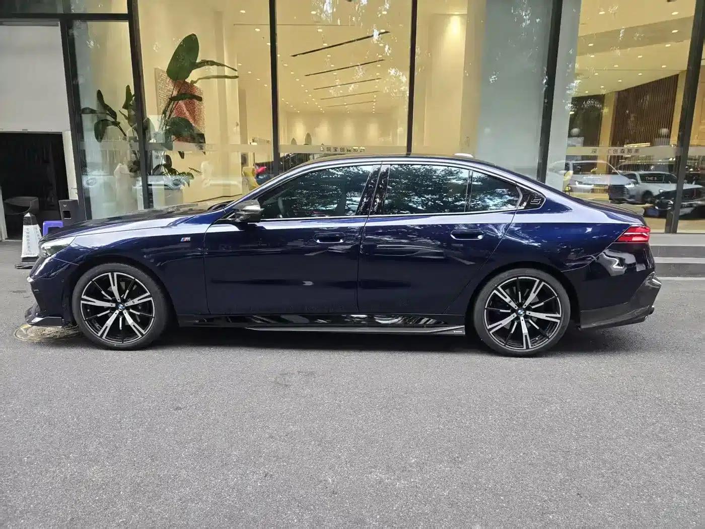 2024 BMW 5 Series Imported Model 530i M Sport Package — миниатюра 3