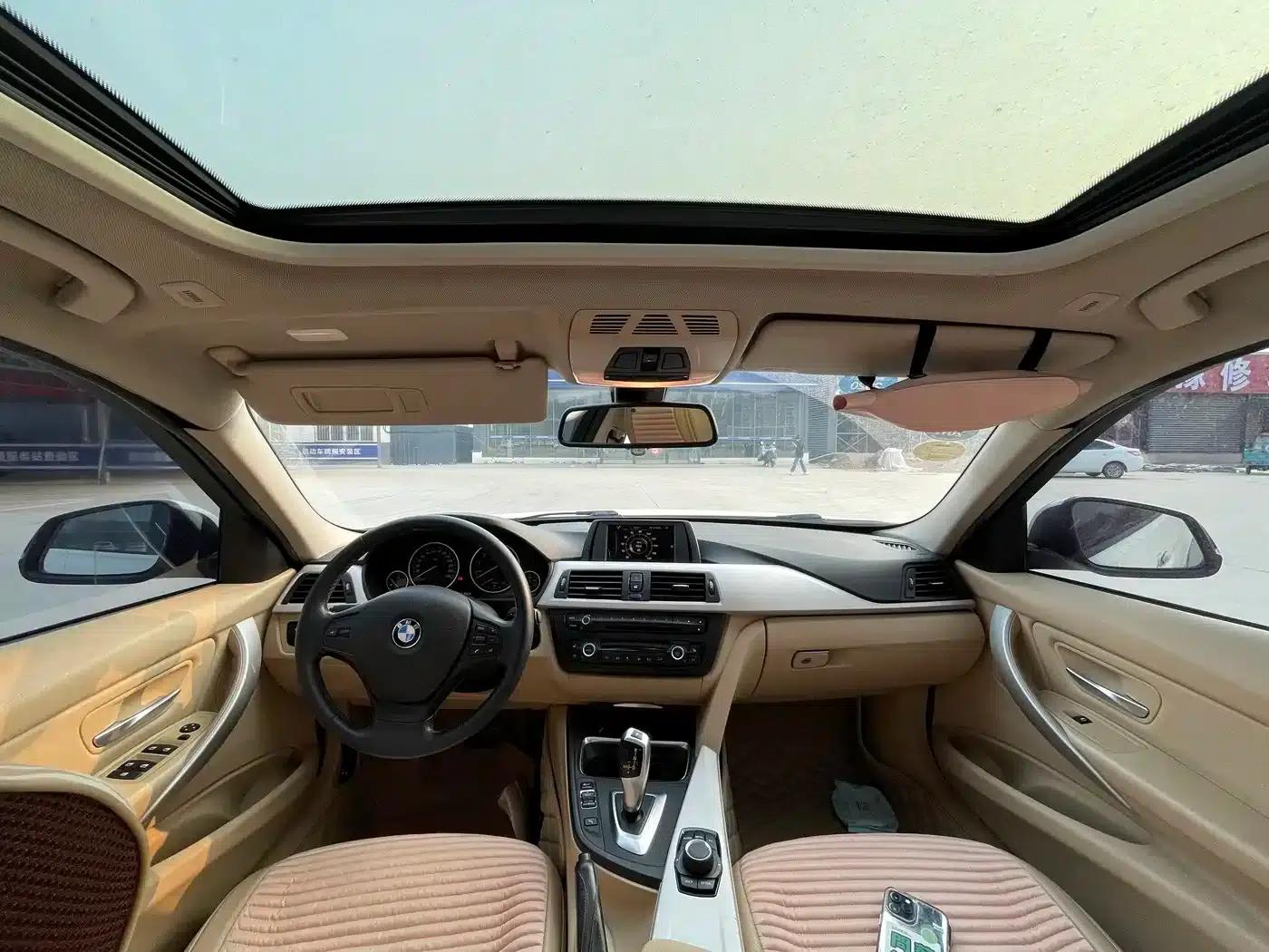 BMW 3 Series 2015 320i Fashion Edition — миниатюра 11