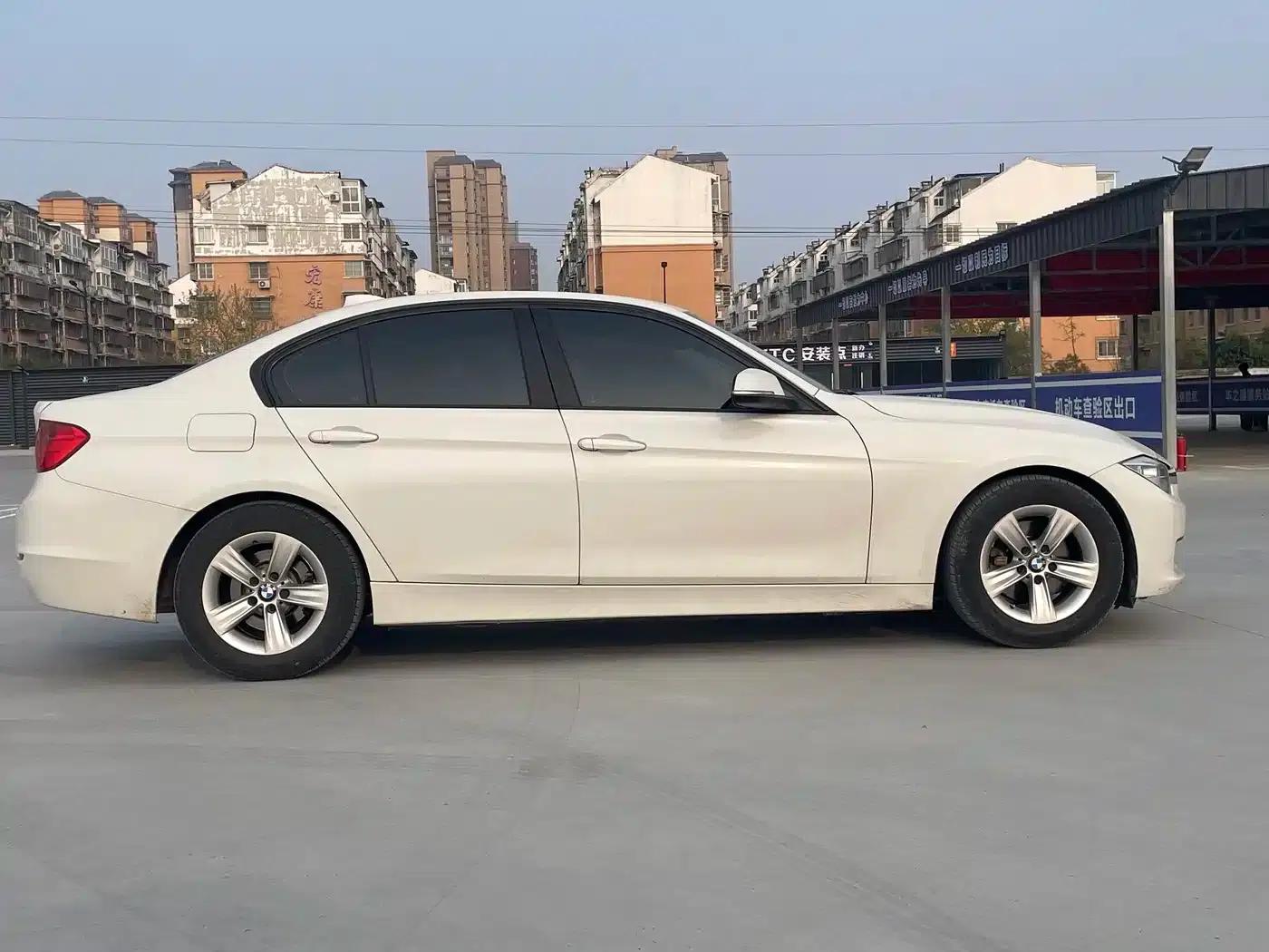 BMW 3 Series 2015 320i Fashion Edition — миниатюра 15