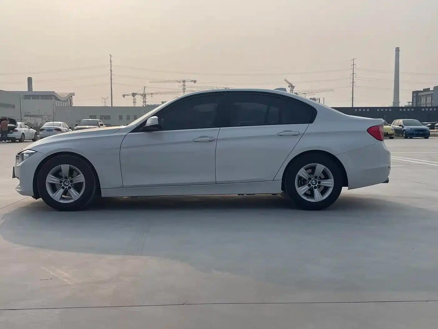 BMW 3 Series 2015 320i Fashion Edition — миниатюра 8