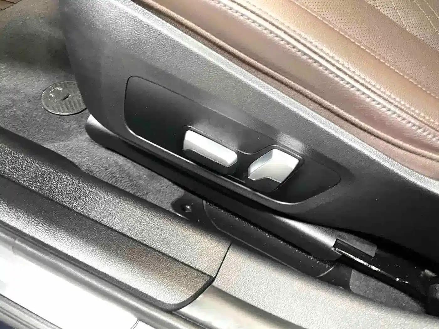 2023 BMW 3 Series 320Li M Sport Package — миниатюра 11