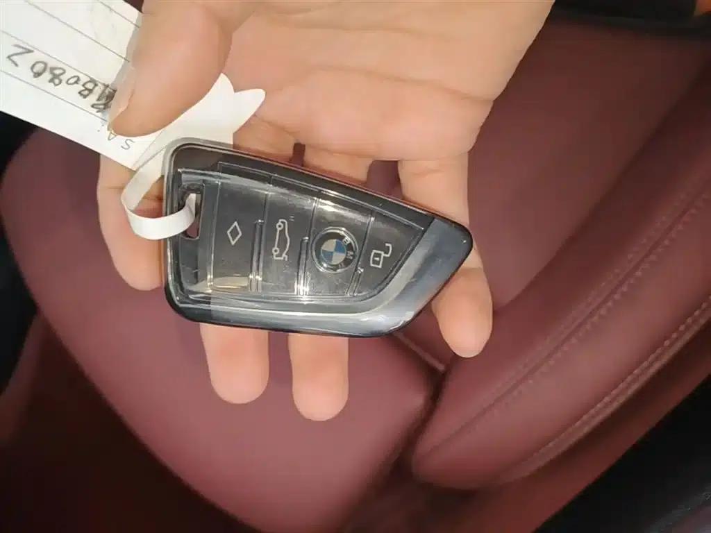 2025 BMW 3 Series 330Li M Sport Shadow Edition — миниатюра 9