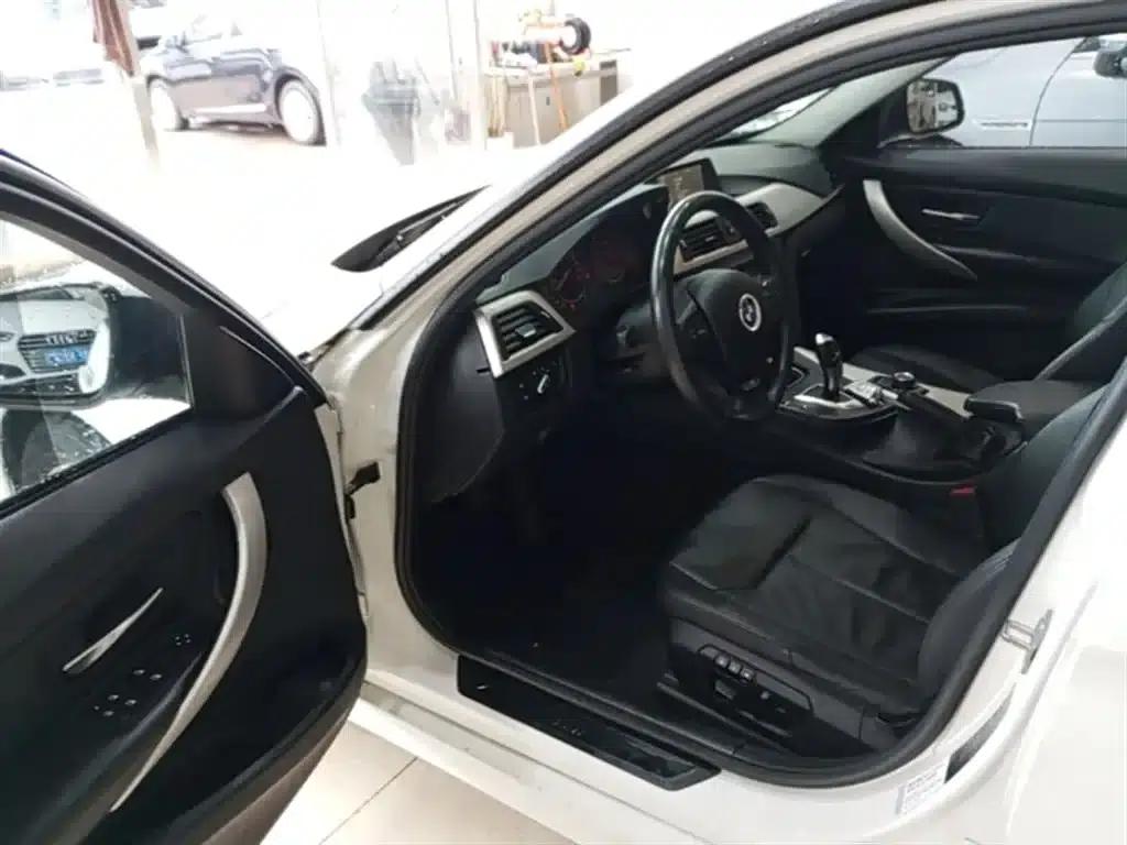 2014 BMW 3 Series 320i Fashion Edition — миниатюра 16