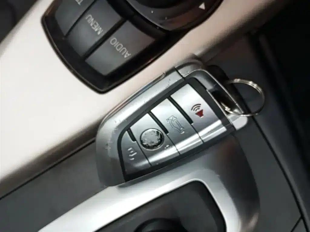 2014 BMW 3 Series 320i Fashion Edition — миниатюра 9