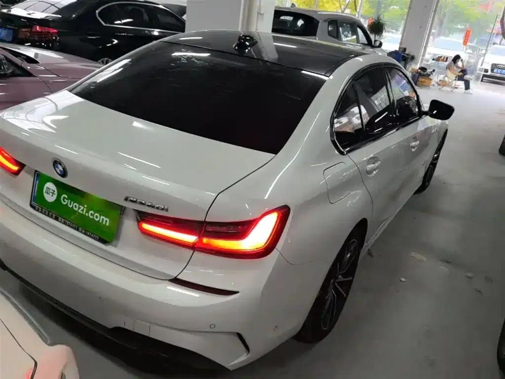 2020 BMW 3 Series 325i M Sport Package — миниатюра 7