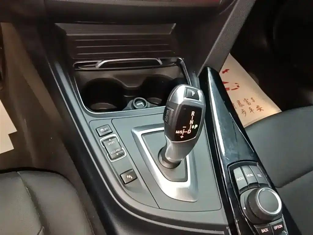 2017 BMW 3 Series 320Li Fashion Edition — миниатюра 14