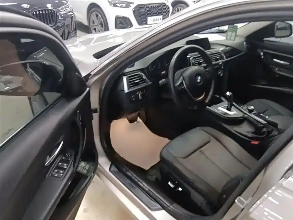 2017 BMW 3 Series 320Li Fashion Edition — миниатюра 16