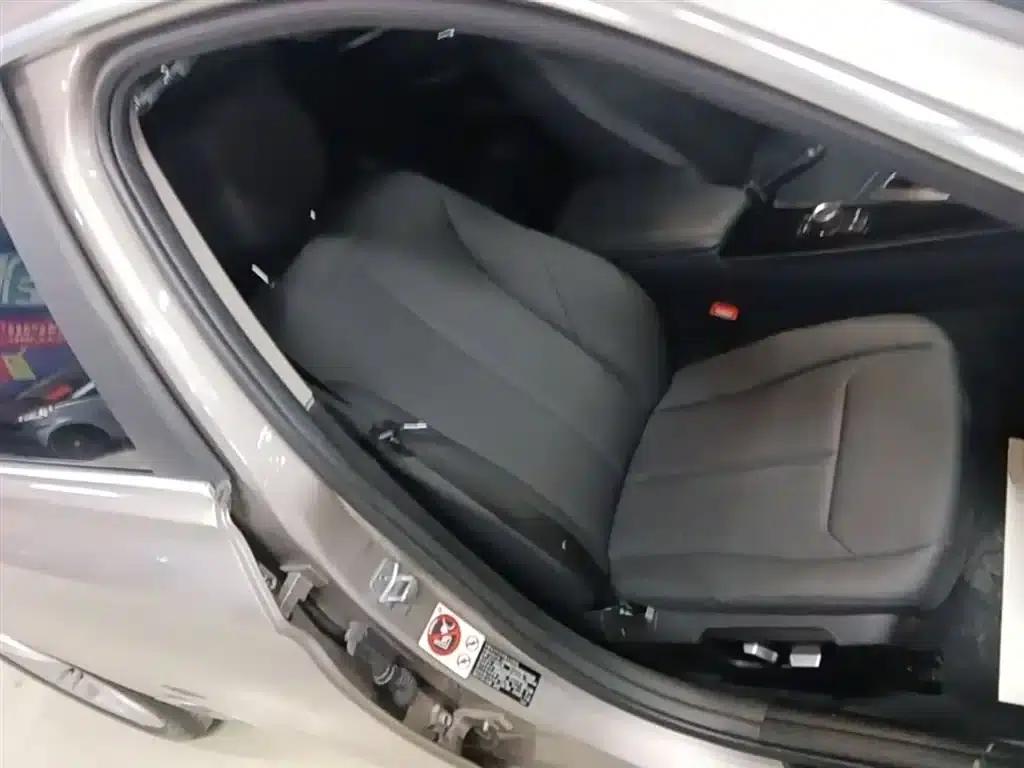 2017 BMW 3 Series 320Li Fashion Edition — миниатюра 25