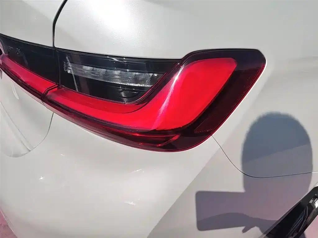 2024 BMW 3 Series 325i M Sport Shadow Edition — миниатюра 8