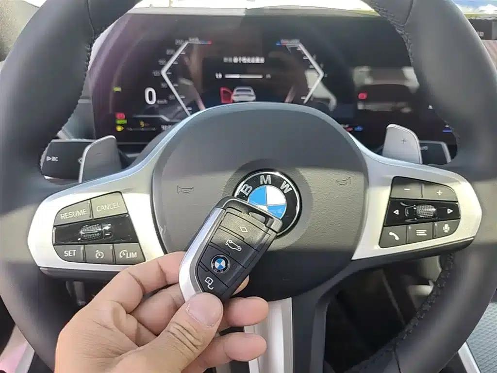 2024 BMW 3 Series 325i M Sport Shadow Edition — миниатюра 9