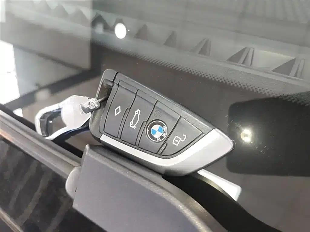 2022 BMW 3 Series 325Li M Sport Package — миниатюра 9