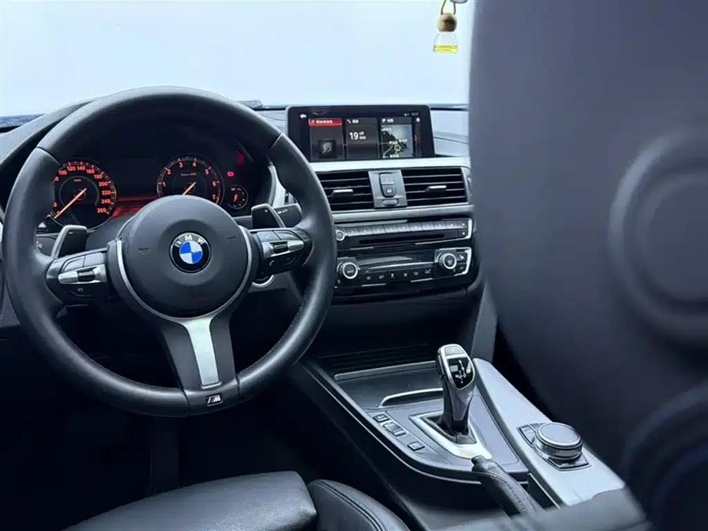 2018 BMW 3 Series 330i M Sport Shadow Edition — миниатюра 13