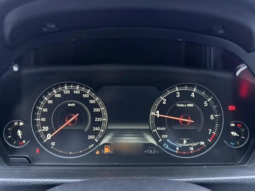 2018 BMW 3 Series 330i M Sport Shadow Edition — миниатюра 4