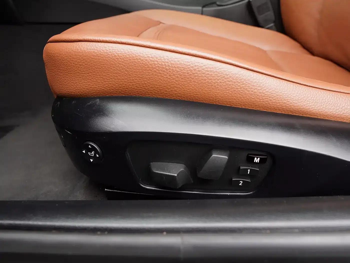 2011 BMW 3 Series 330i Coupe (Imported) — миниатюра 21