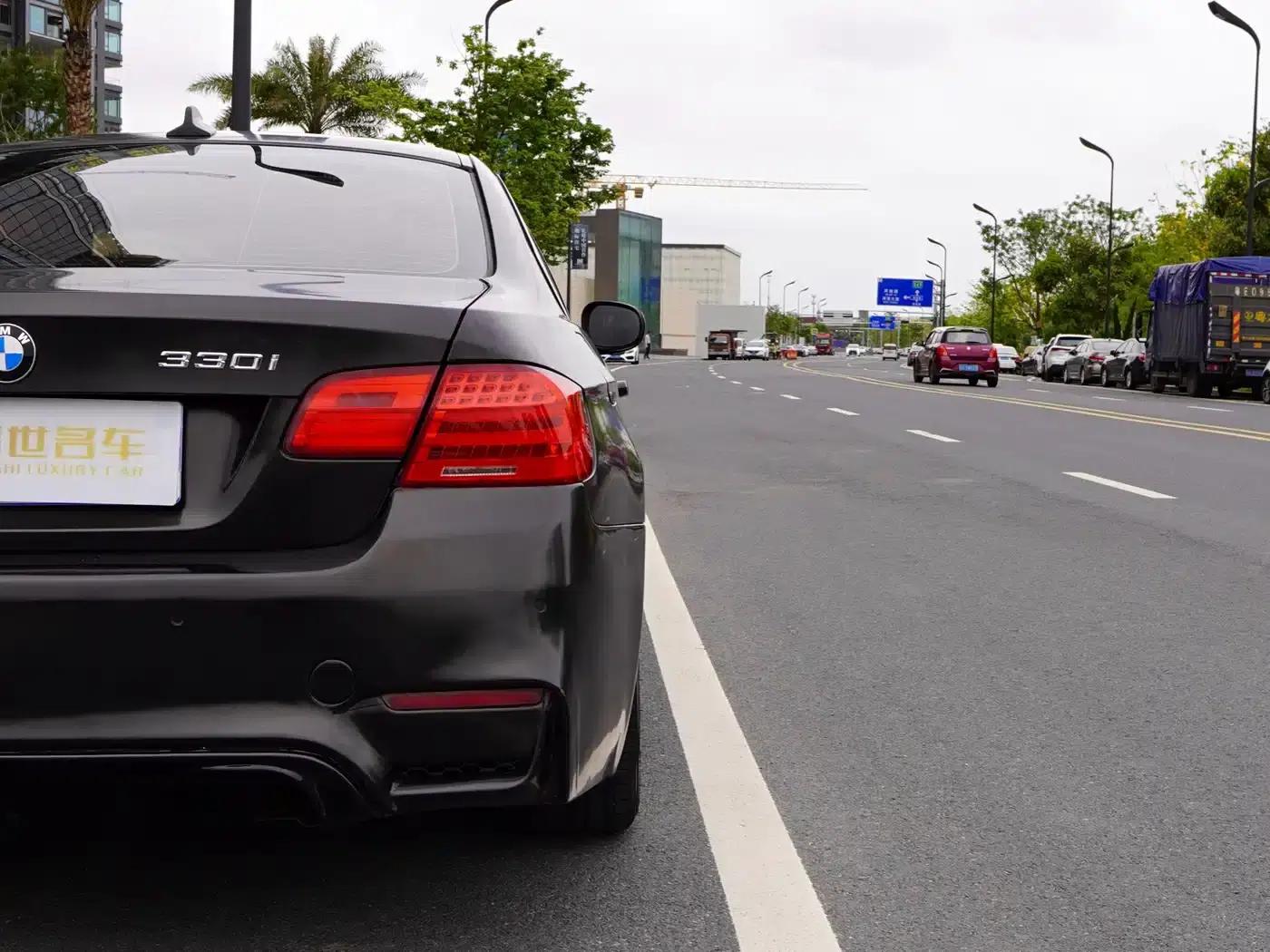 2011 BMW 3 Series 330i Coupe (Imported) — миниатюра 26