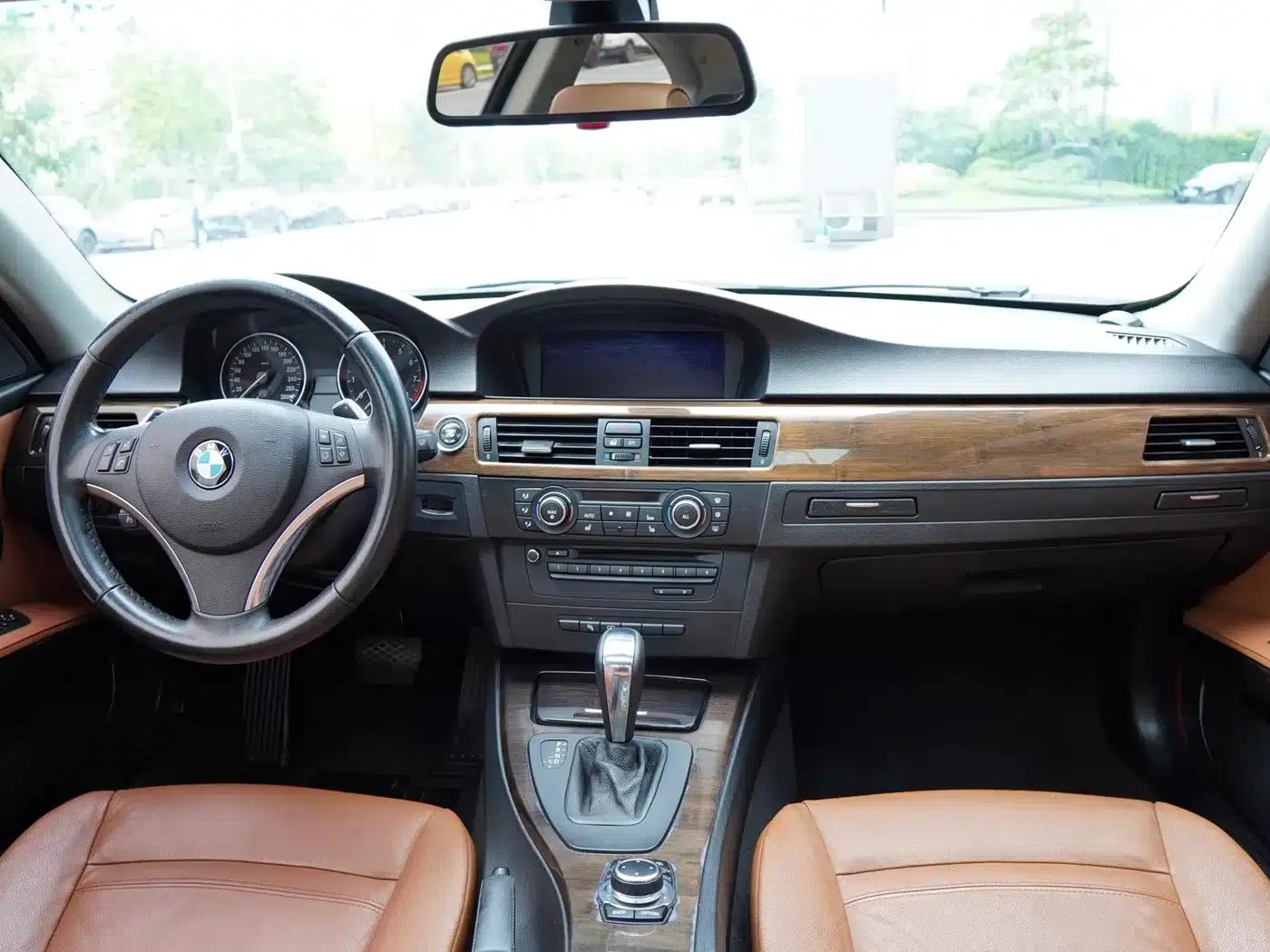 2011 BMW 3 Series 330i Coupe (Imported) — миниатюра 7