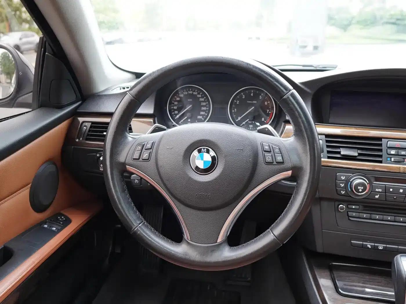 2011 BMW 3 Series 330i Coupe (Imported) — миниатюра 8