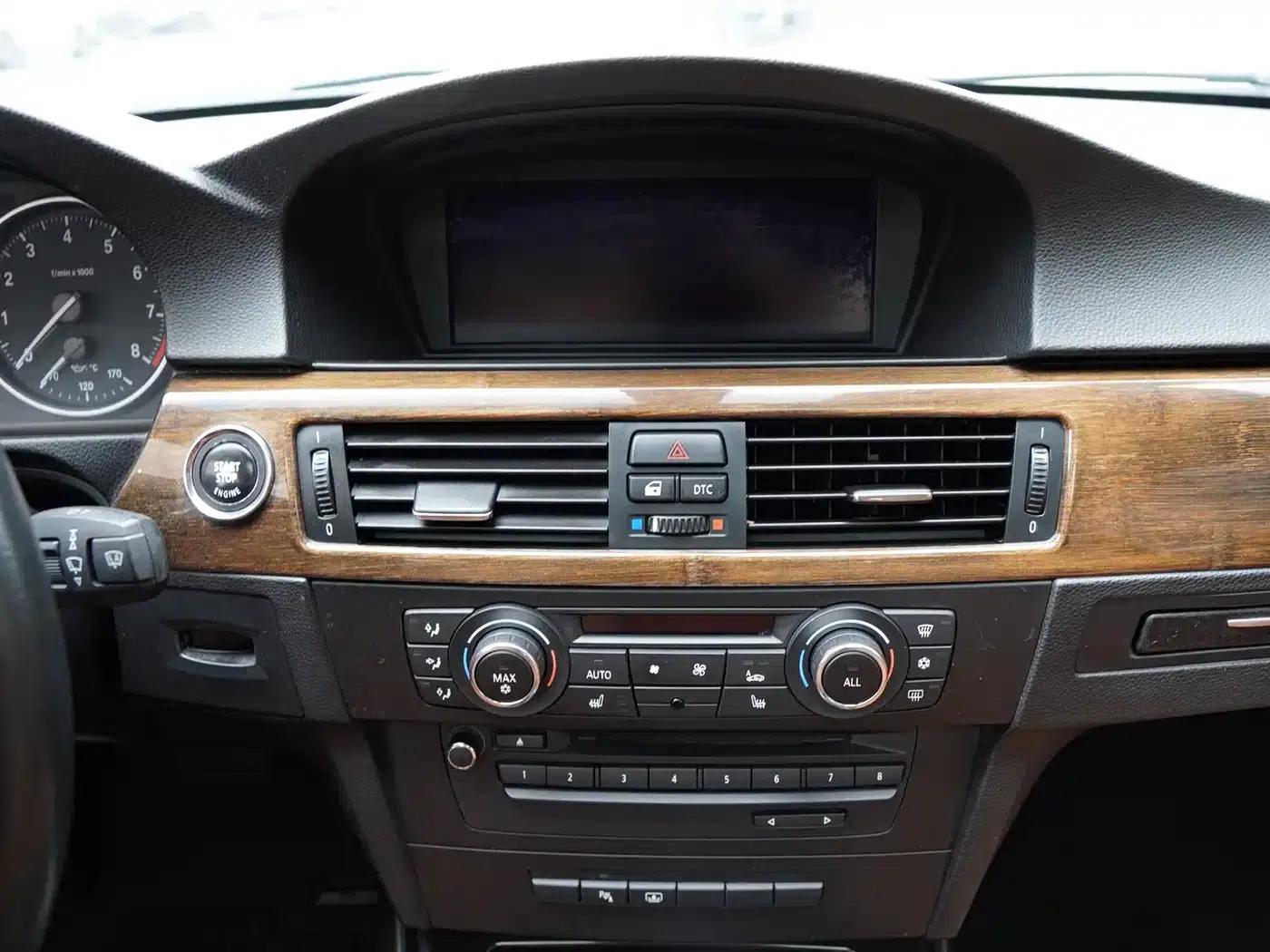 2011 BMW 3 Series 330i Coupe (Imported) — миниатюра 9
