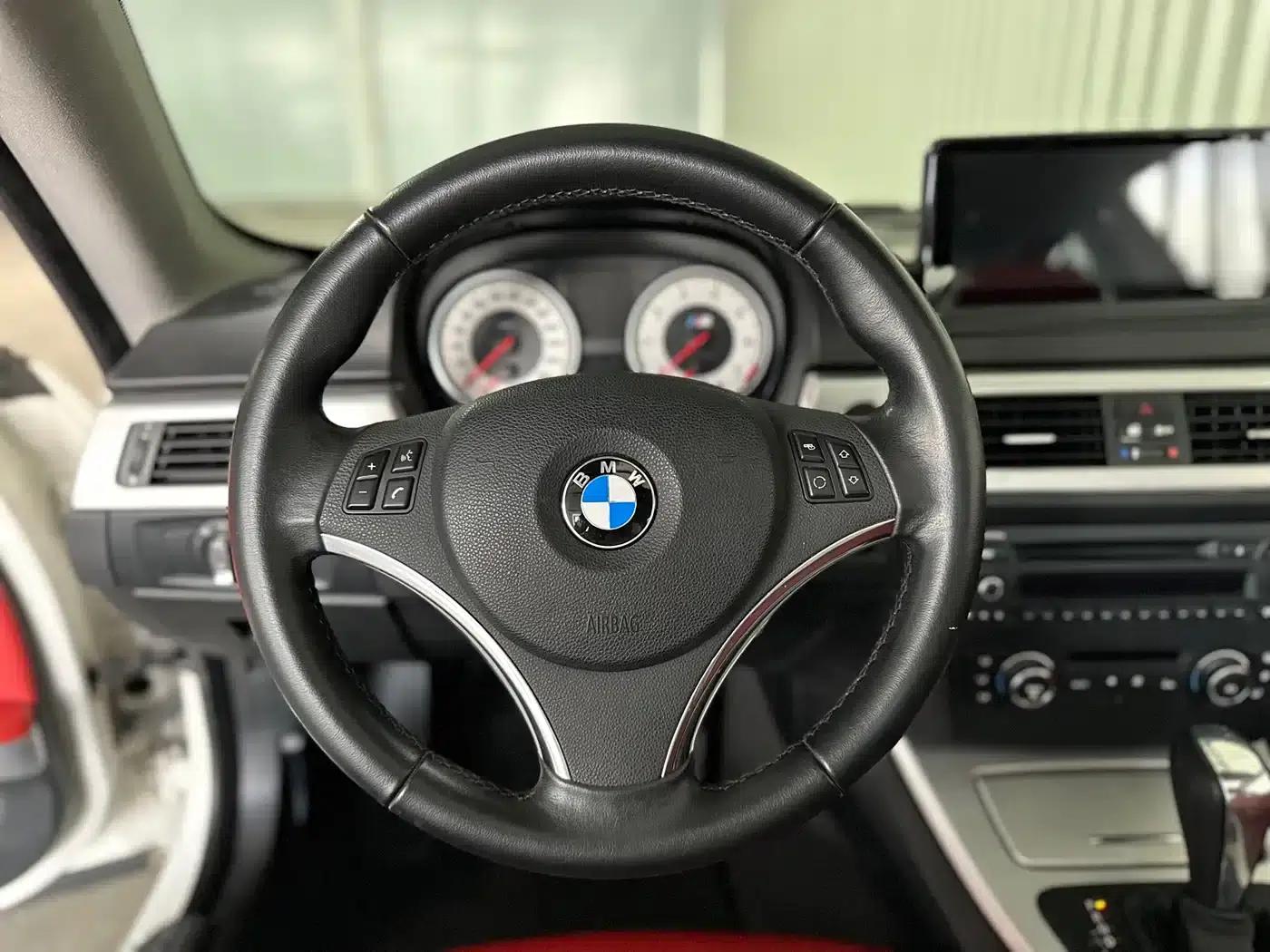 2011 BMW 3 Series 320i Coupe (Imported) — миниатюра 13