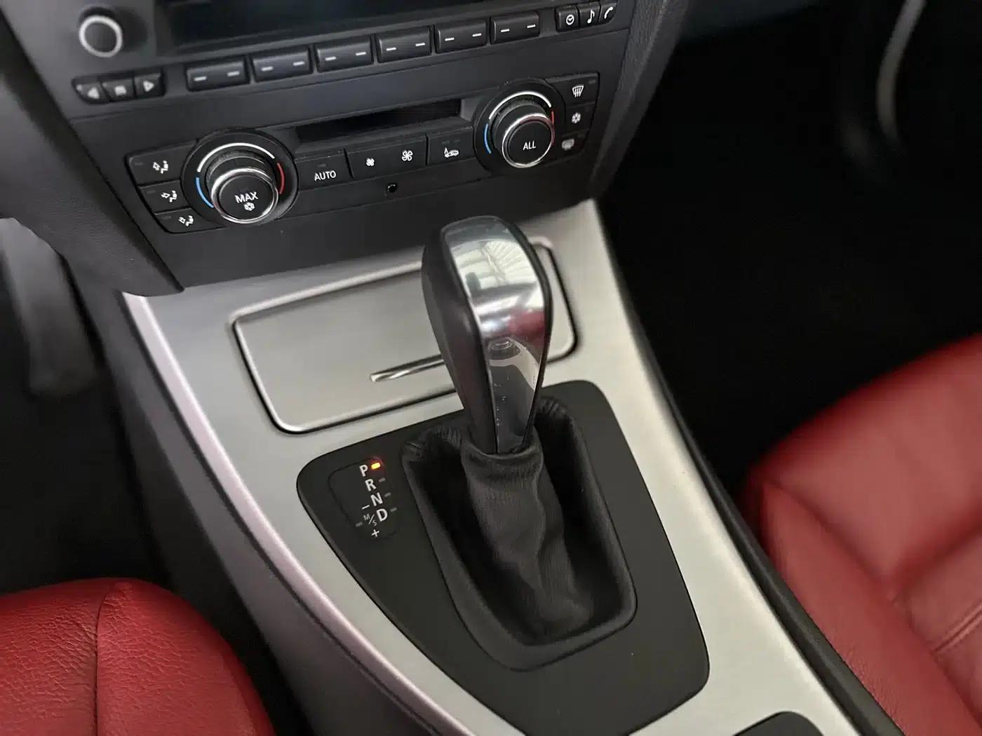 2011 BMW 3 Series 320i Coupe (Imported) — миниатюра 15
