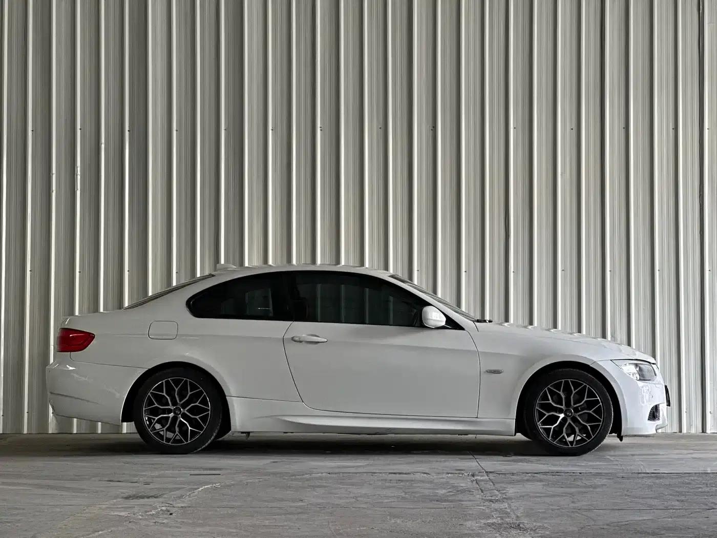2011 BMW 3 Series 320i Coupe (Imported) — миниатюра 4