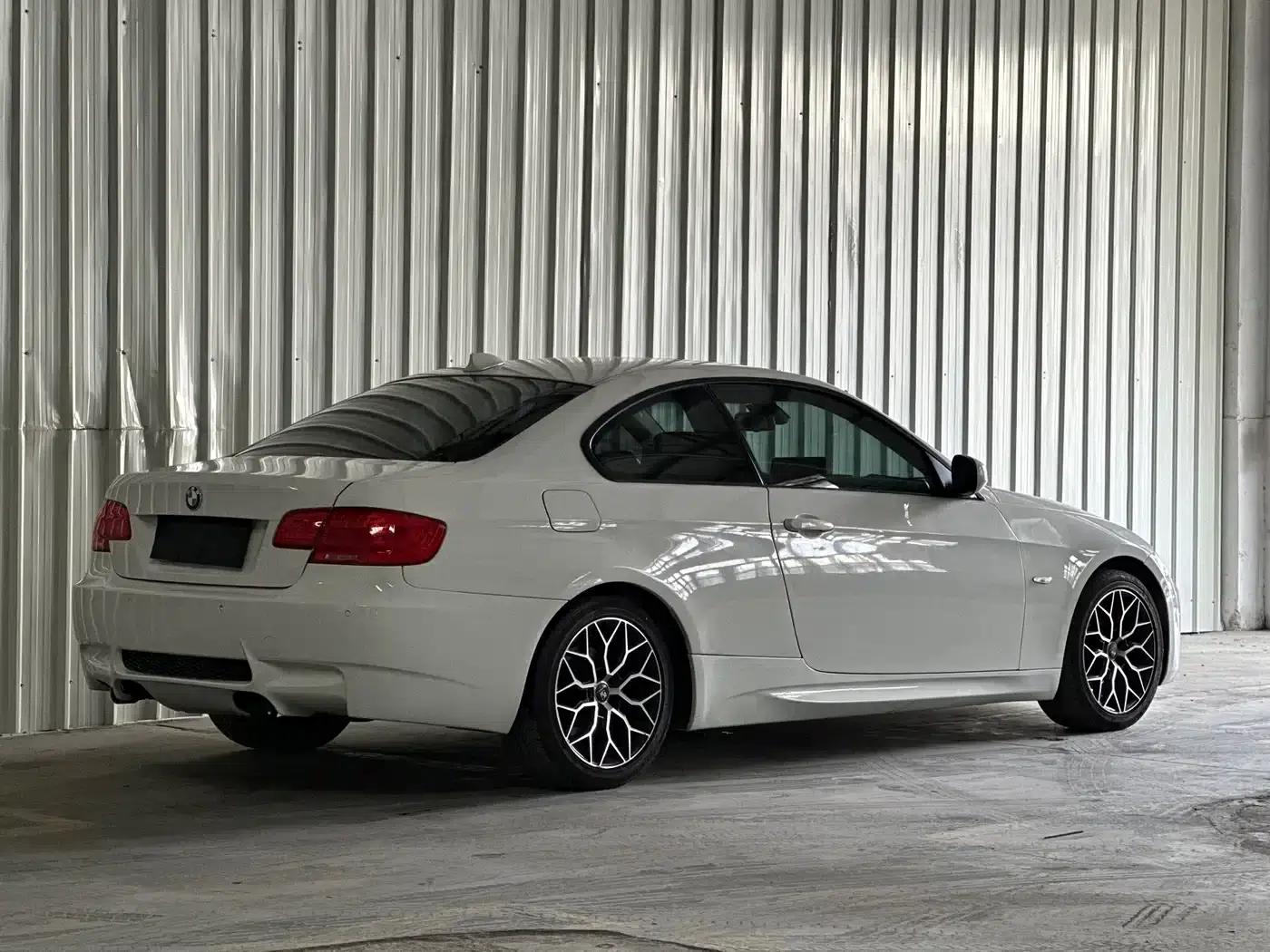 2011 BMW 3 Series 320i Coupe (Imported) — миниатюра 5