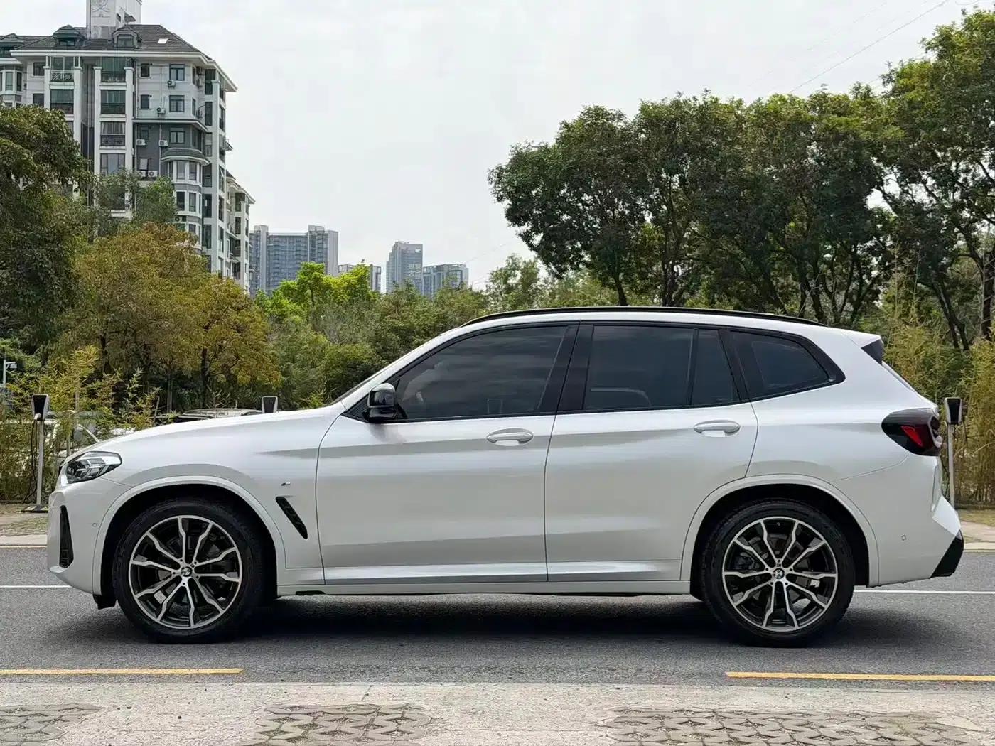 BMW X3 2023 xDrive30i Leading Edition M Sport Package — миниатюра 18
