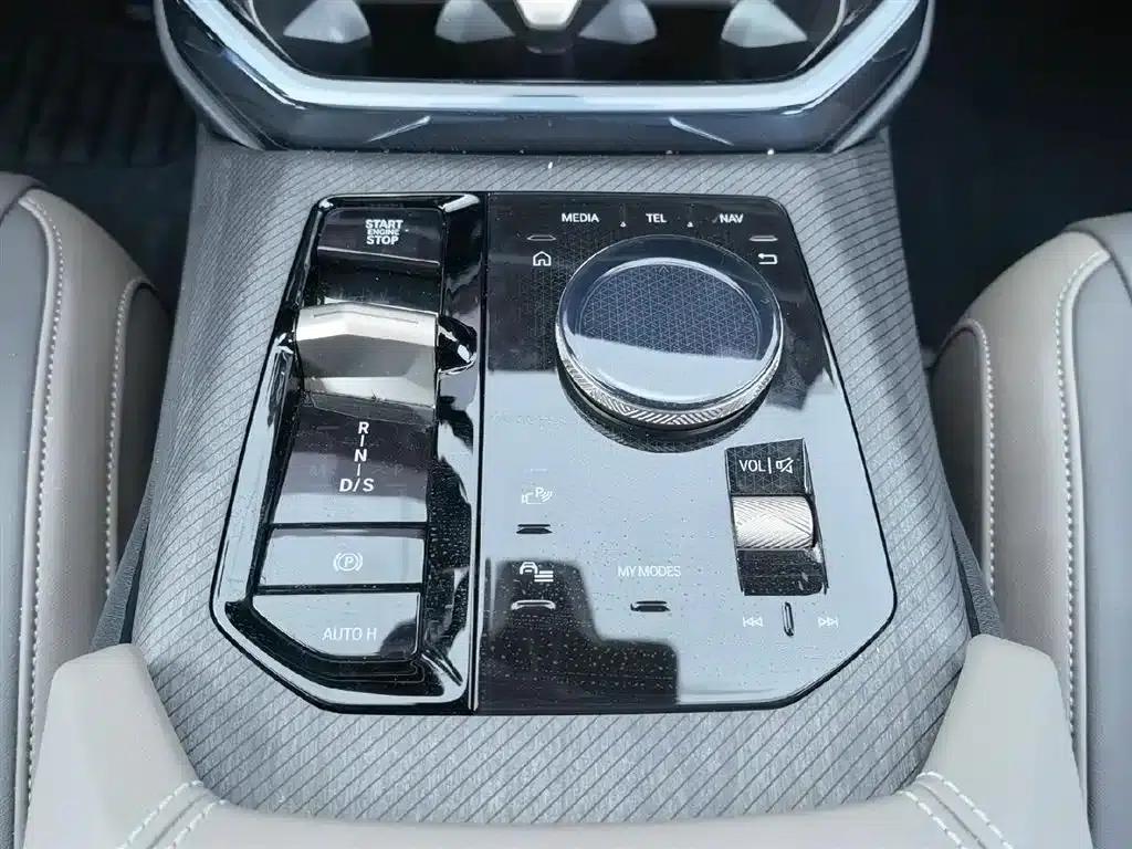 BMW X3 2025 xDrive30L Leading Edition M Sport Shadow Edition — миниатюра 13