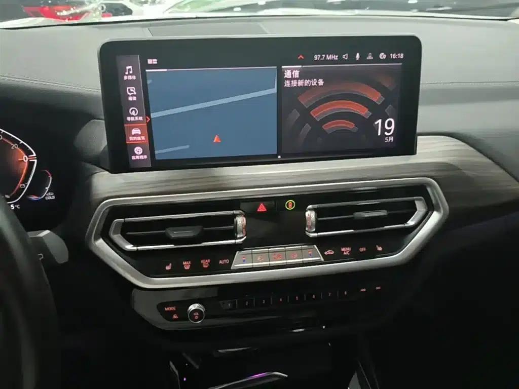 BMW X3 2023 xDrive30i Leading Edition M Sport Package — миниатюра 13