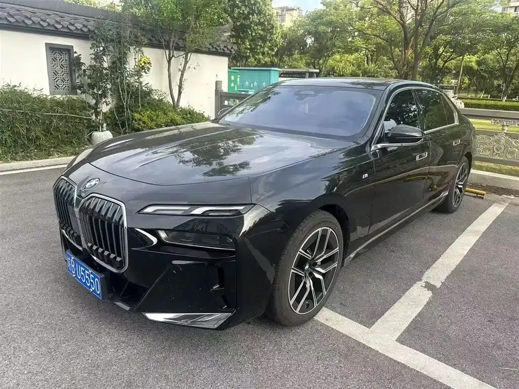 2023 BMW 7 Series 735Li M Sport Package — миниатюра 1
