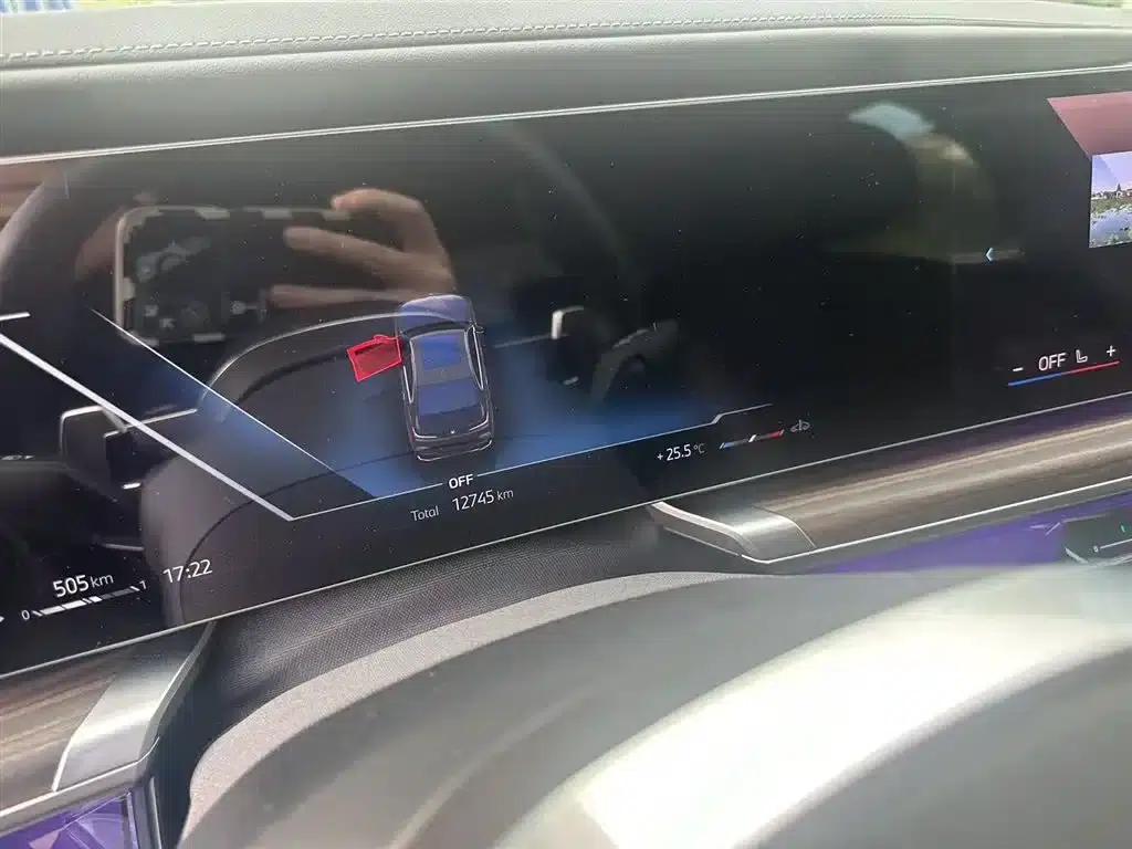 2023 BMW 7 Series 735Li M Sport Package — миниатюра 3