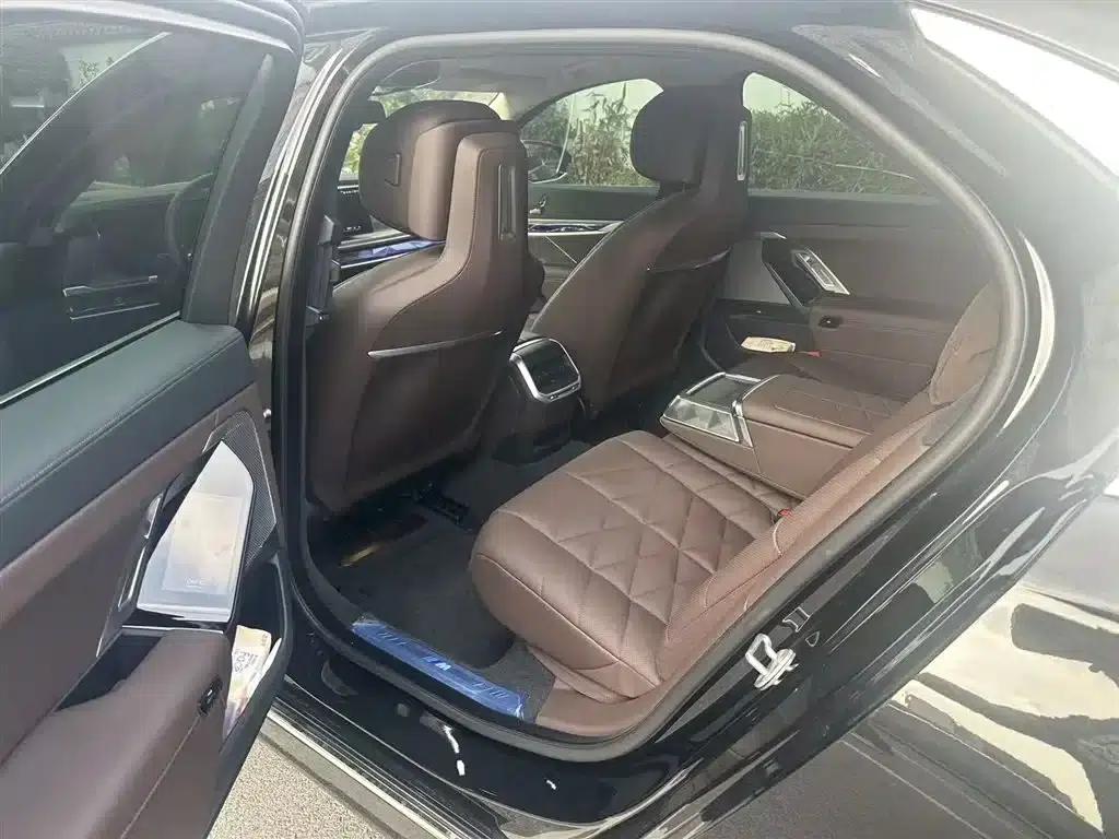 2023 BMW 7 Series 735Li M Sport Package — миниатюра 4