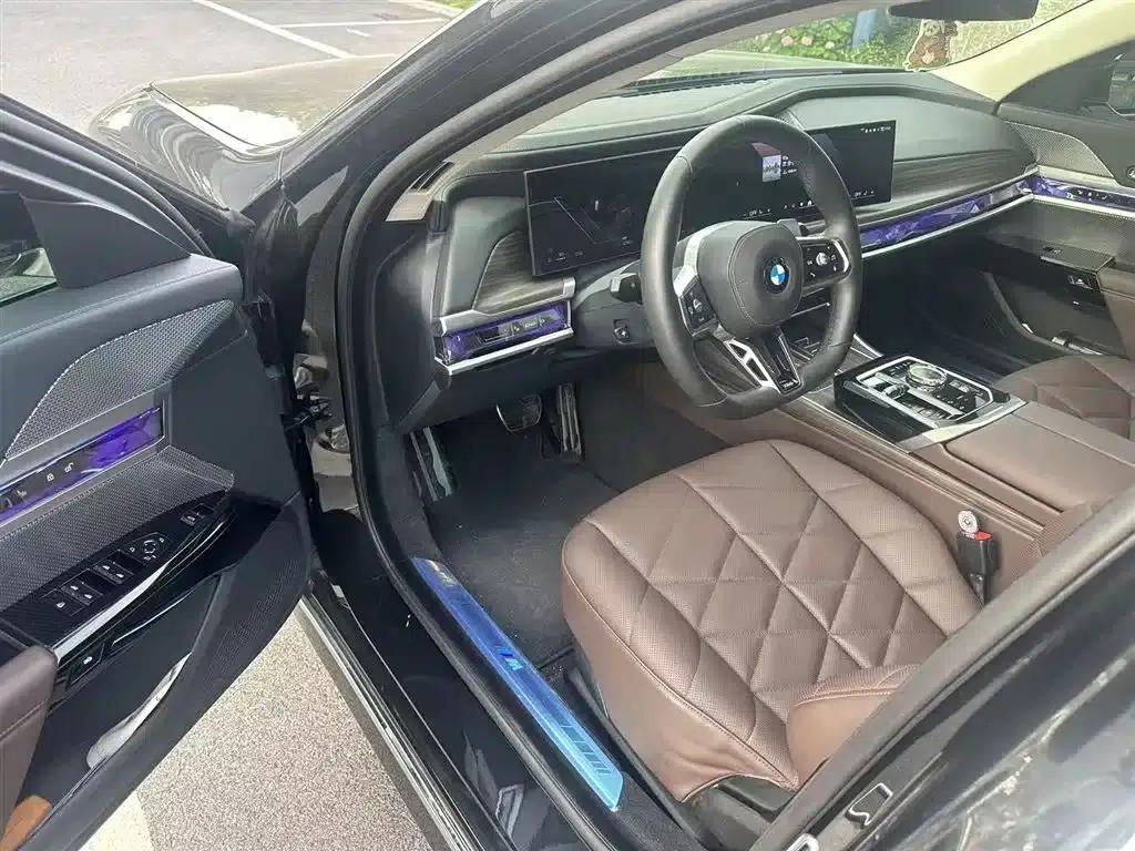 2023 BMW 7 Series 735Li M Sport Package — миниатюра 5