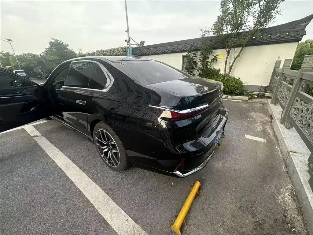 2023 BMW 7 Series 735Li M Sport Package — миниатюра 6