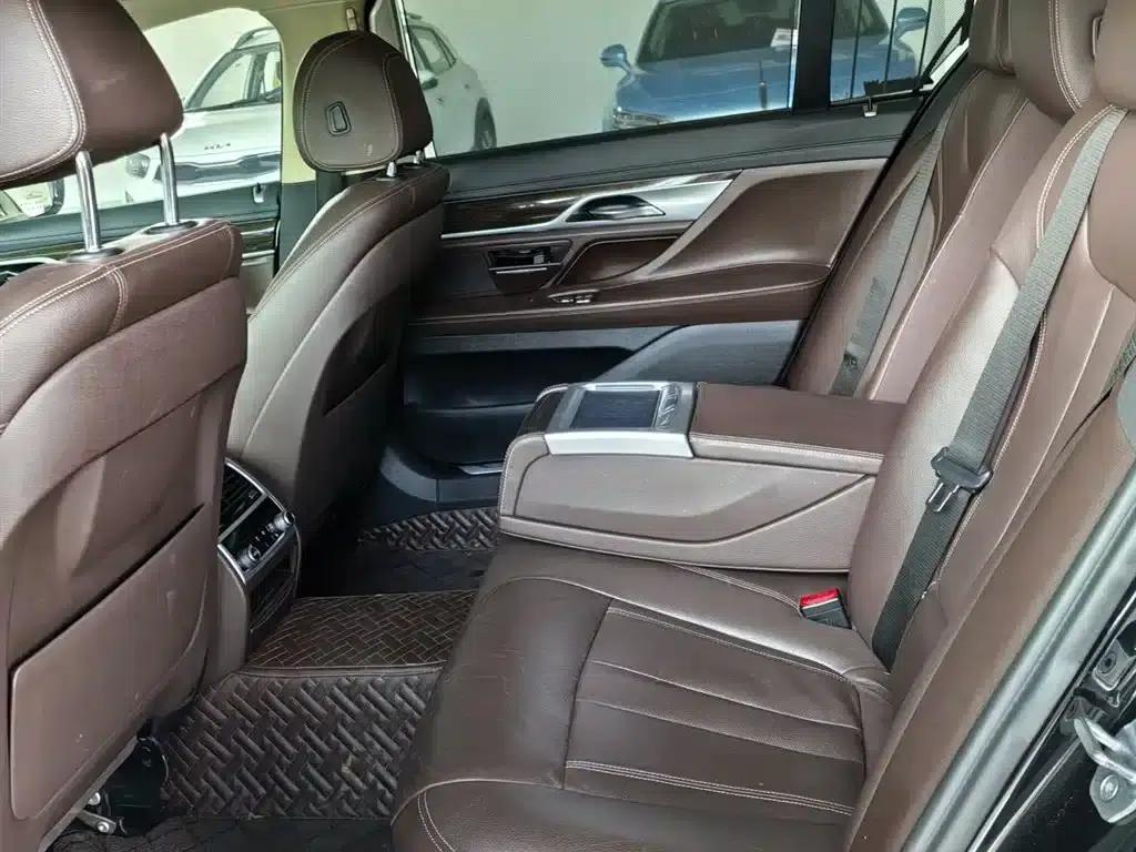 2017 BMW 7 Series 730Li Leading Edition — миниатюра 7