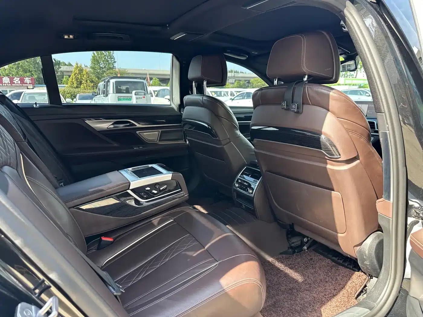 2019 BMW 7 Series Facelift 730Li M Sport Package — миниатюра 6