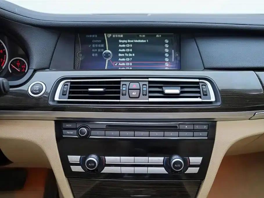 2011 BMW 7 Series 730Li Elegant Edition — миниатюра 11