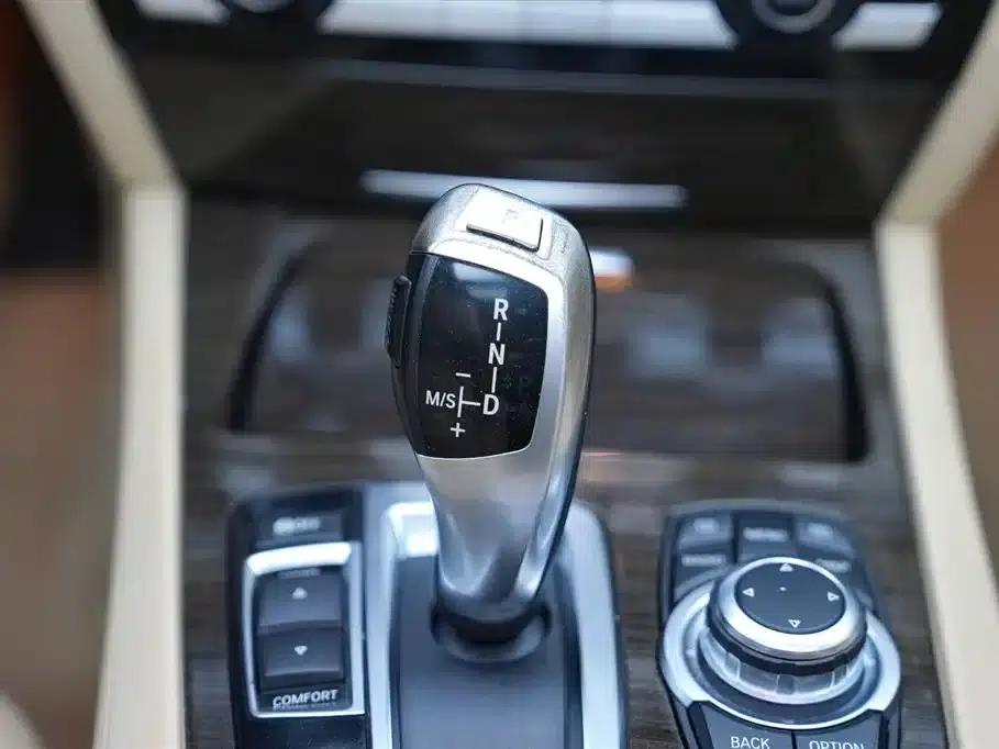 2011 BMW 7 Series 730Li Elegant Edition — миниатюра 12