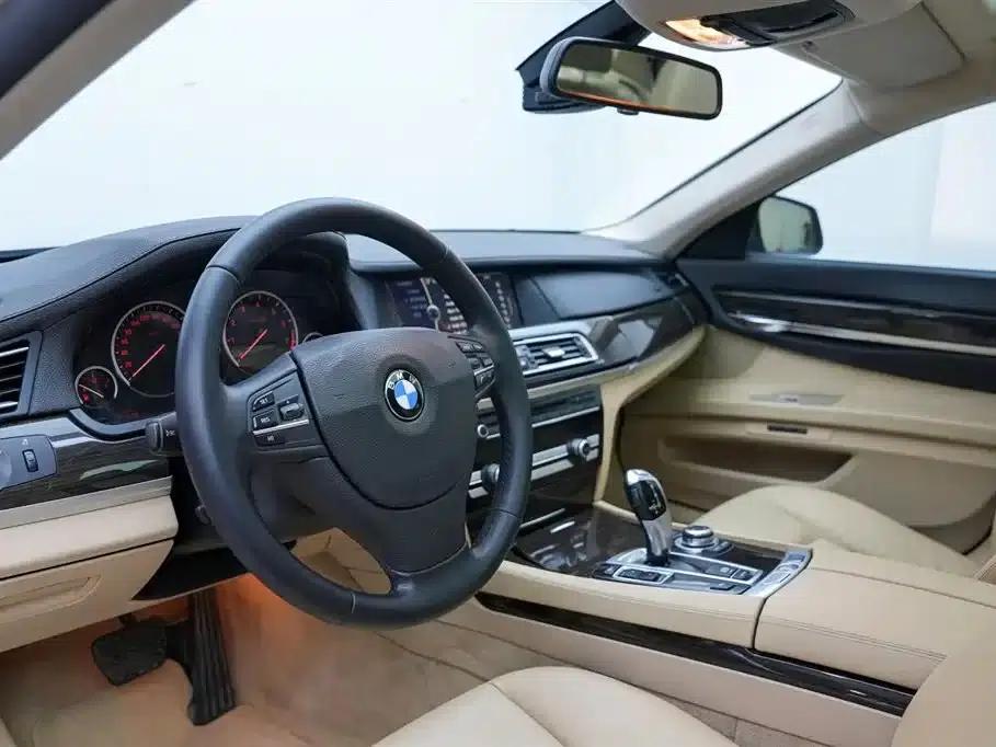 2011 BMW 7 Series 730Li Elegant Edition — миниатюра 6