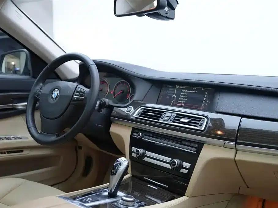 2011 BMW 7 Series 730Li Elegant Edition — миниатюра 8